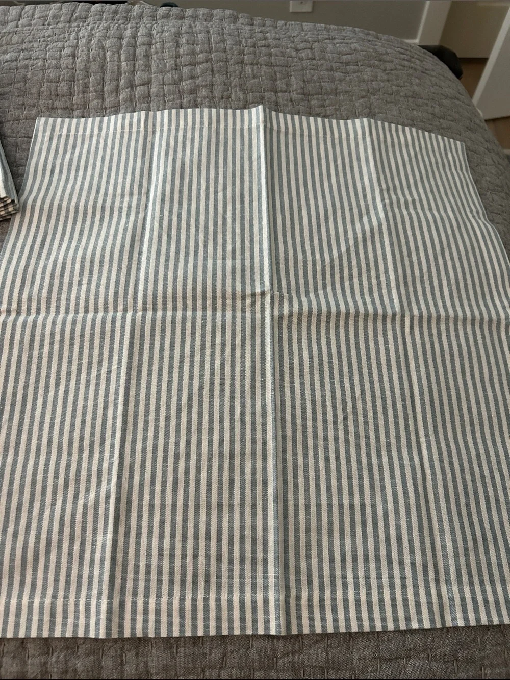 Pottery Barn Teal and Cream Wheaton striped Table Runner and 4 cloth napkins set